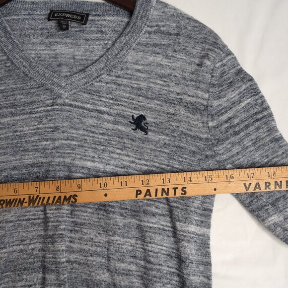 Express Men's Light Grey Heathered V-Neck Sweater, X-Small - Picture 5 of 6